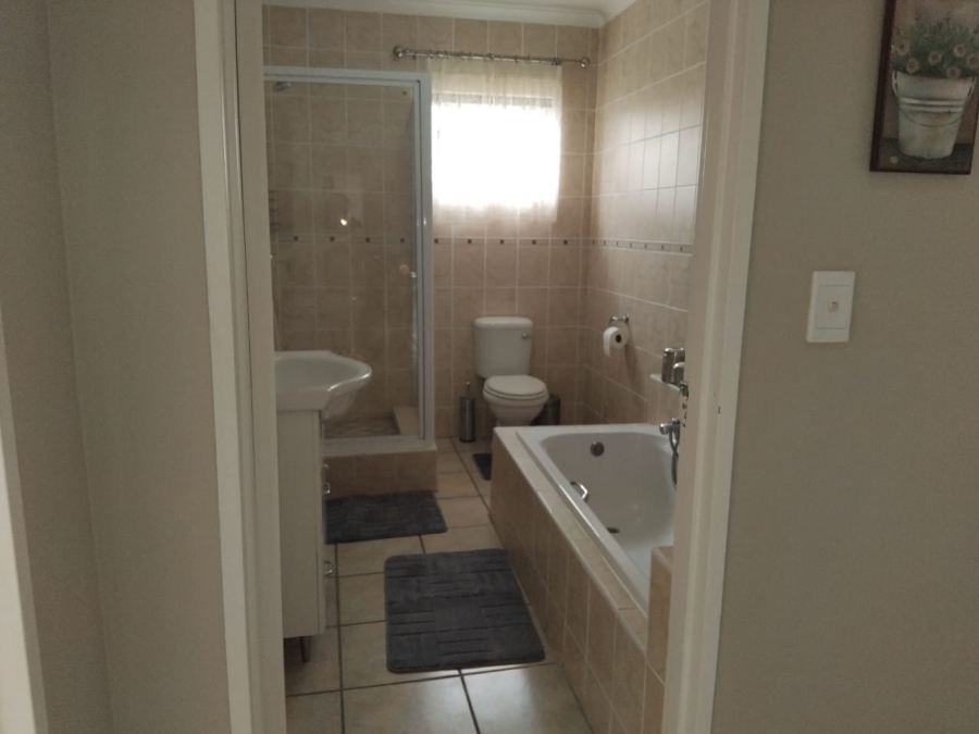 5 Bedroom Property for Sale in Myburgh Park Western Cape